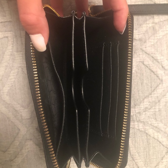 Michael Kors Wallet/Wristlet - Picture 3 of 3